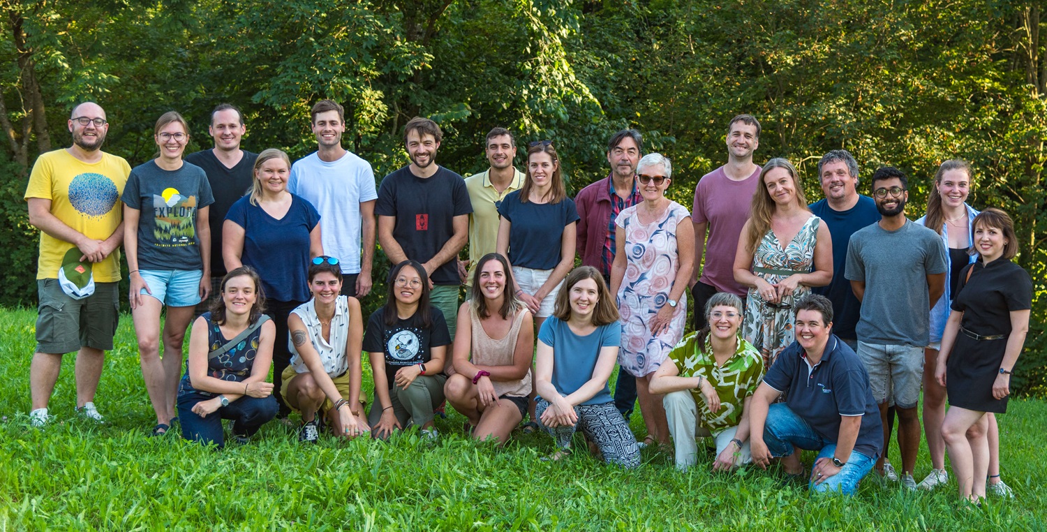 Enlarged view: Group picture of GL group on a meadow