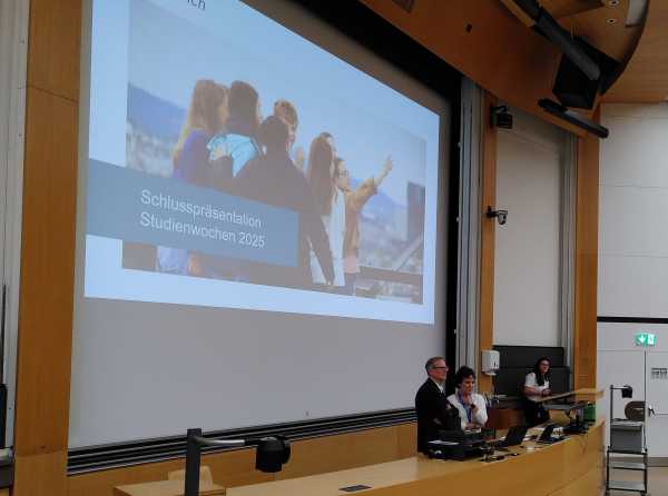 Big screen in a lecture hall announcing the final presentations of the Study Week 2025