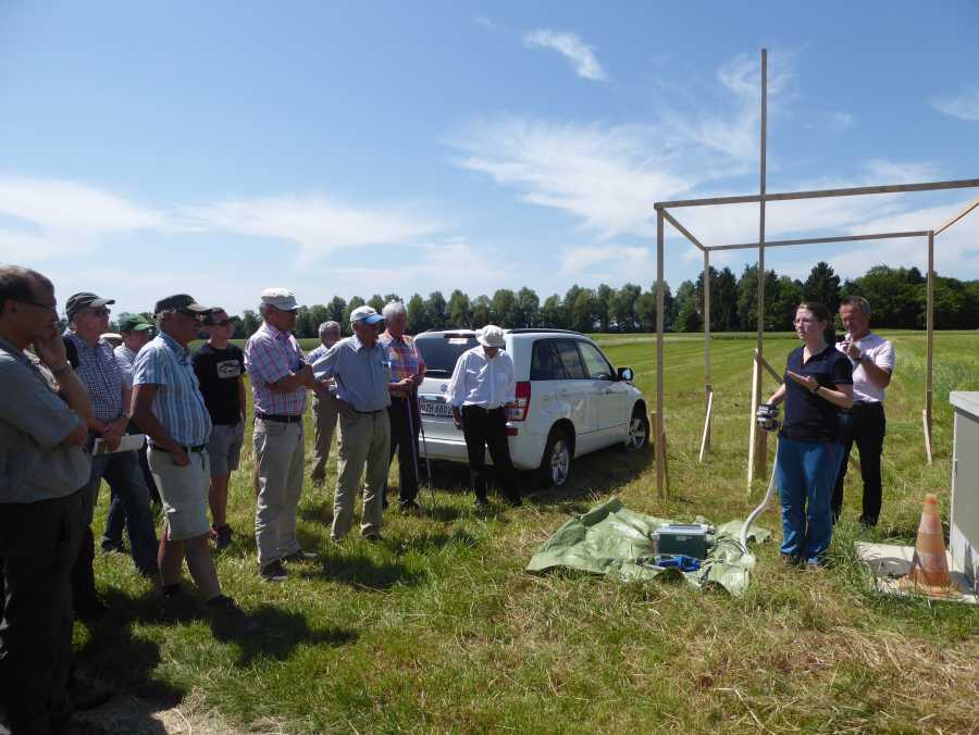 Enlarged view: Woman explaining instrument in the field