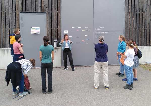 Group of people listening to a woman's explanations