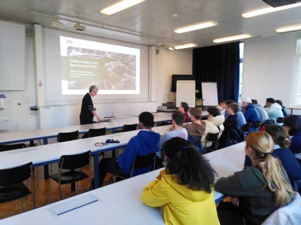 Woman presenting in a lecture theatre