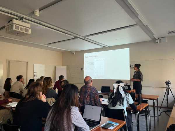 Woman presenting in a classroom